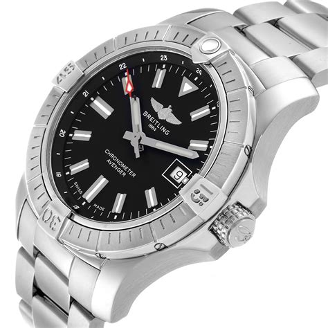 breitling avenger a17318